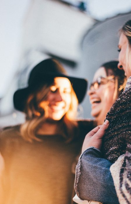 priscilla-du-preez-nF8xhLMmg0c-unsplash Group Of People Talking And Laughing